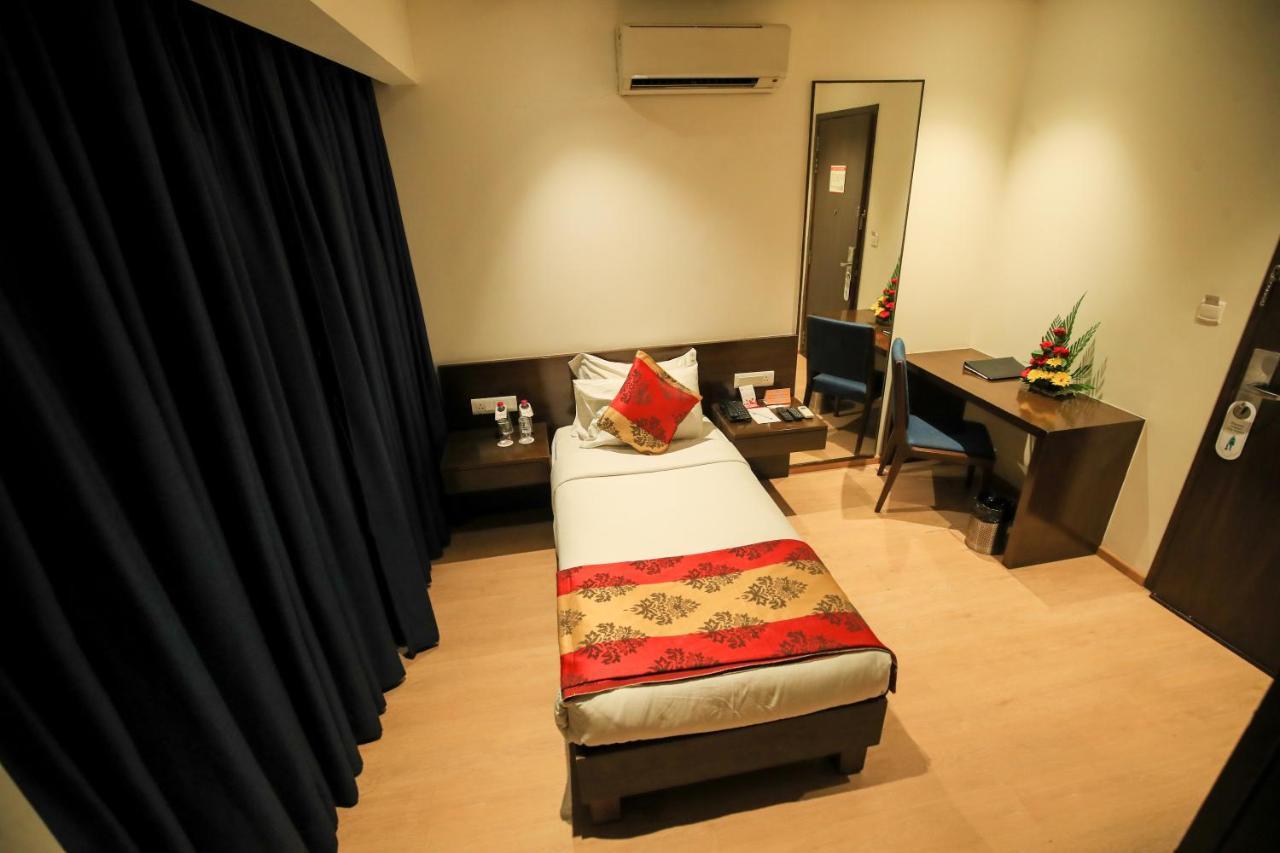 Hotel German Palace Near To Airport Gandhinagar Eksteriør bilde