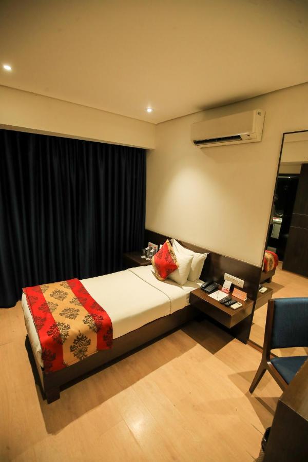 Hotel German Palace Near To Airport Gandhinagar Eksteriør bilde