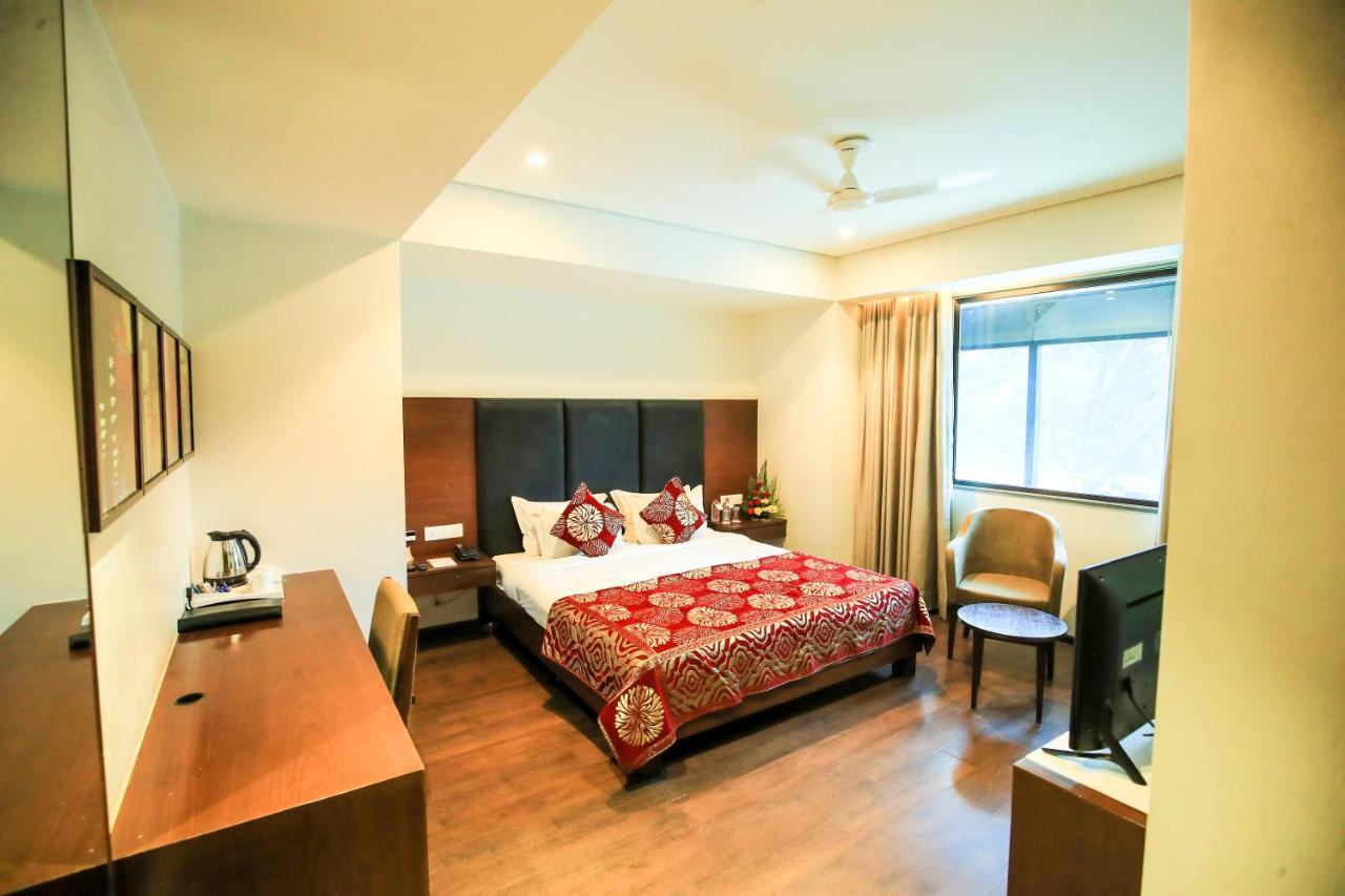 Hotel German Palace Near To Airport Gandhinagar Eksteriør bilde
